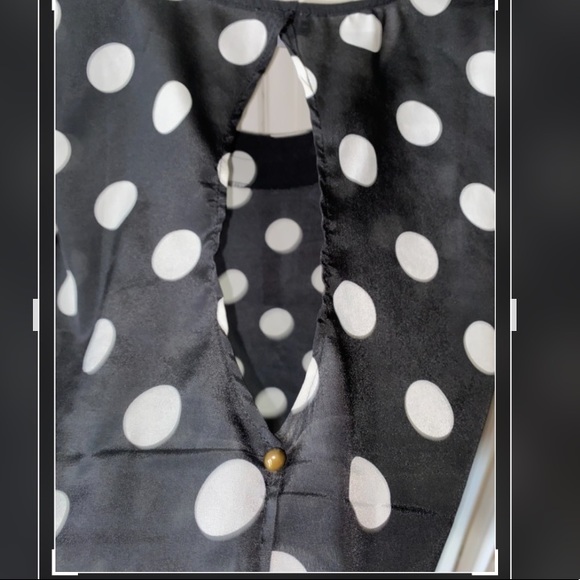 Back keyhole top Polka Dot cut out back boutique top New w/o tags! - Picture 5 of 6